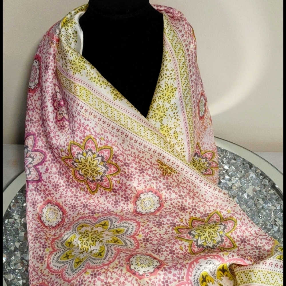 Vince Camuto Pink Printed Summer Scarf
